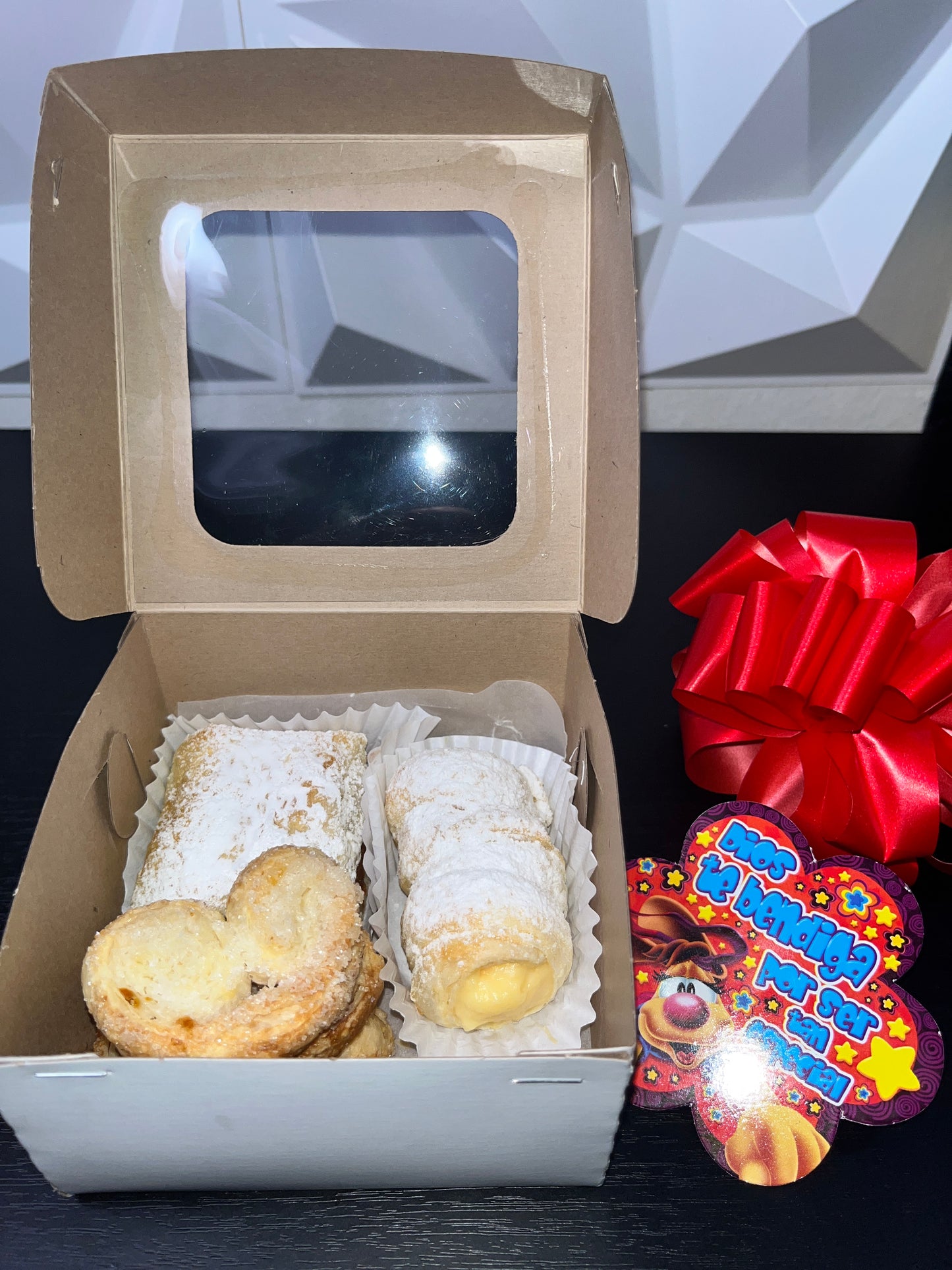 Combo Mini torta + Caja de hojaldres